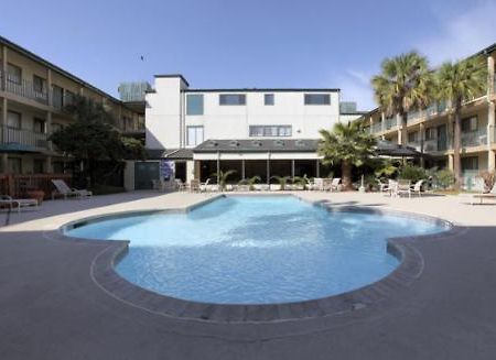 Amerihome Inn & Suites Houston Airport North Экстерьер фото