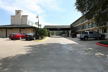 Amerihome Inn & Suites Houston Airport North Экстерьер фото
