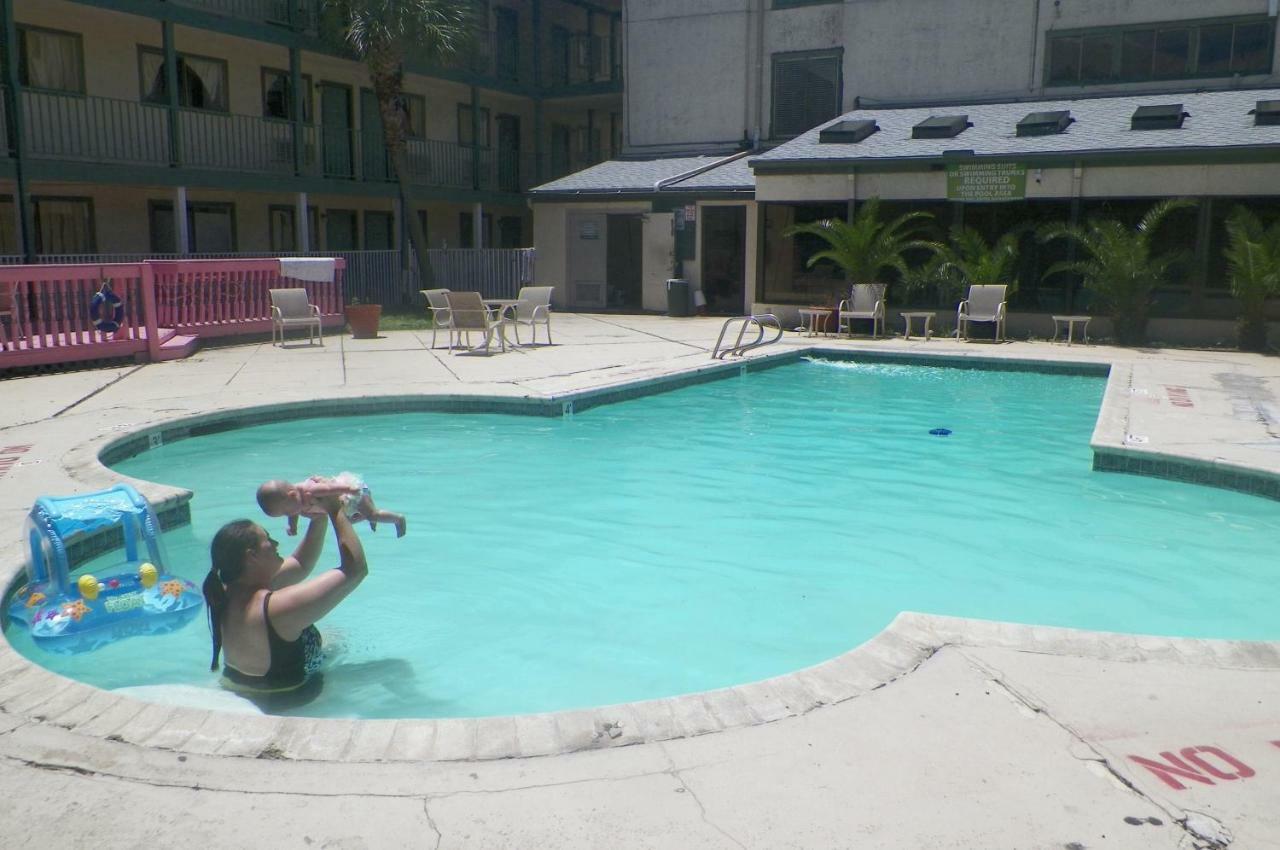 Amerihome Inn & Suites Houston Airport North Экстерьер фото